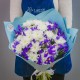 Букет из 30 синих ирисов и 7 белых хризантем купить с доставкой в Санкт-Петербурге